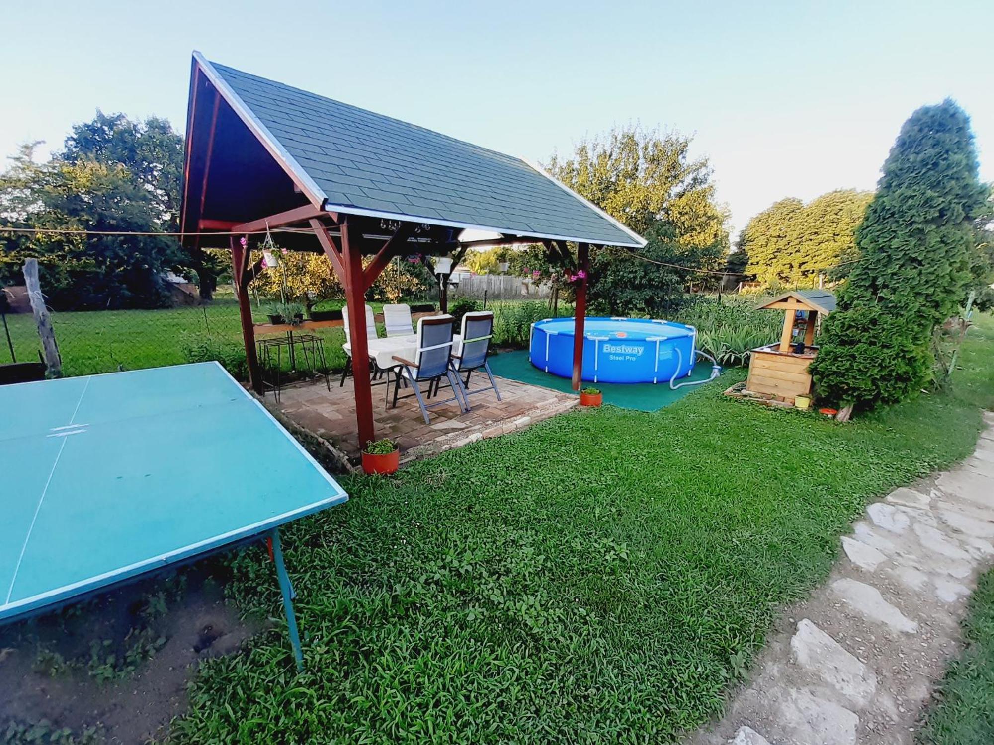 Livi Apartman Merevfalu Kerti Medencevel Fonyod Exterior photo